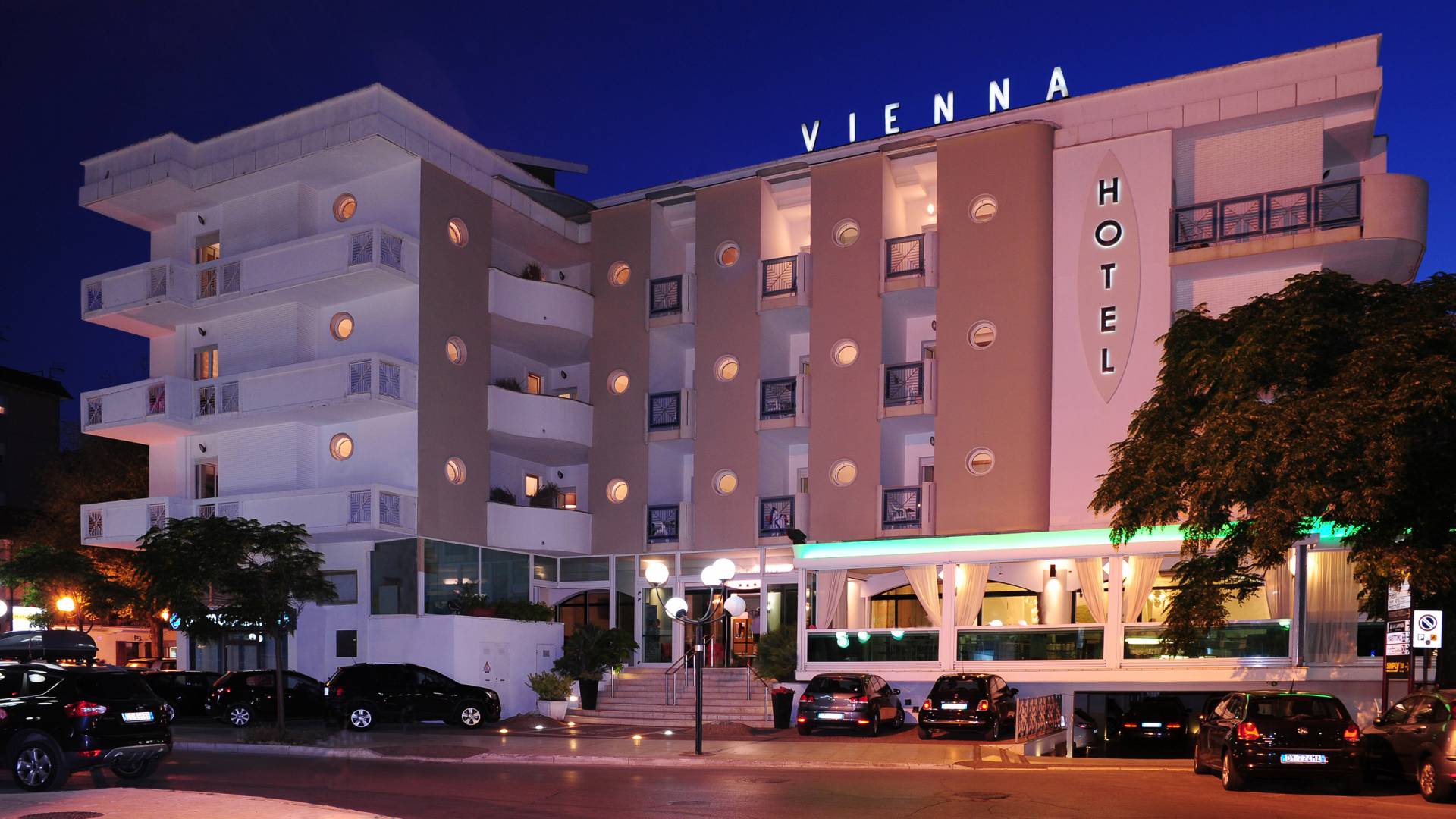 Hotel-Vienna-Mare-Cattolica-ingresso-DSC-8831