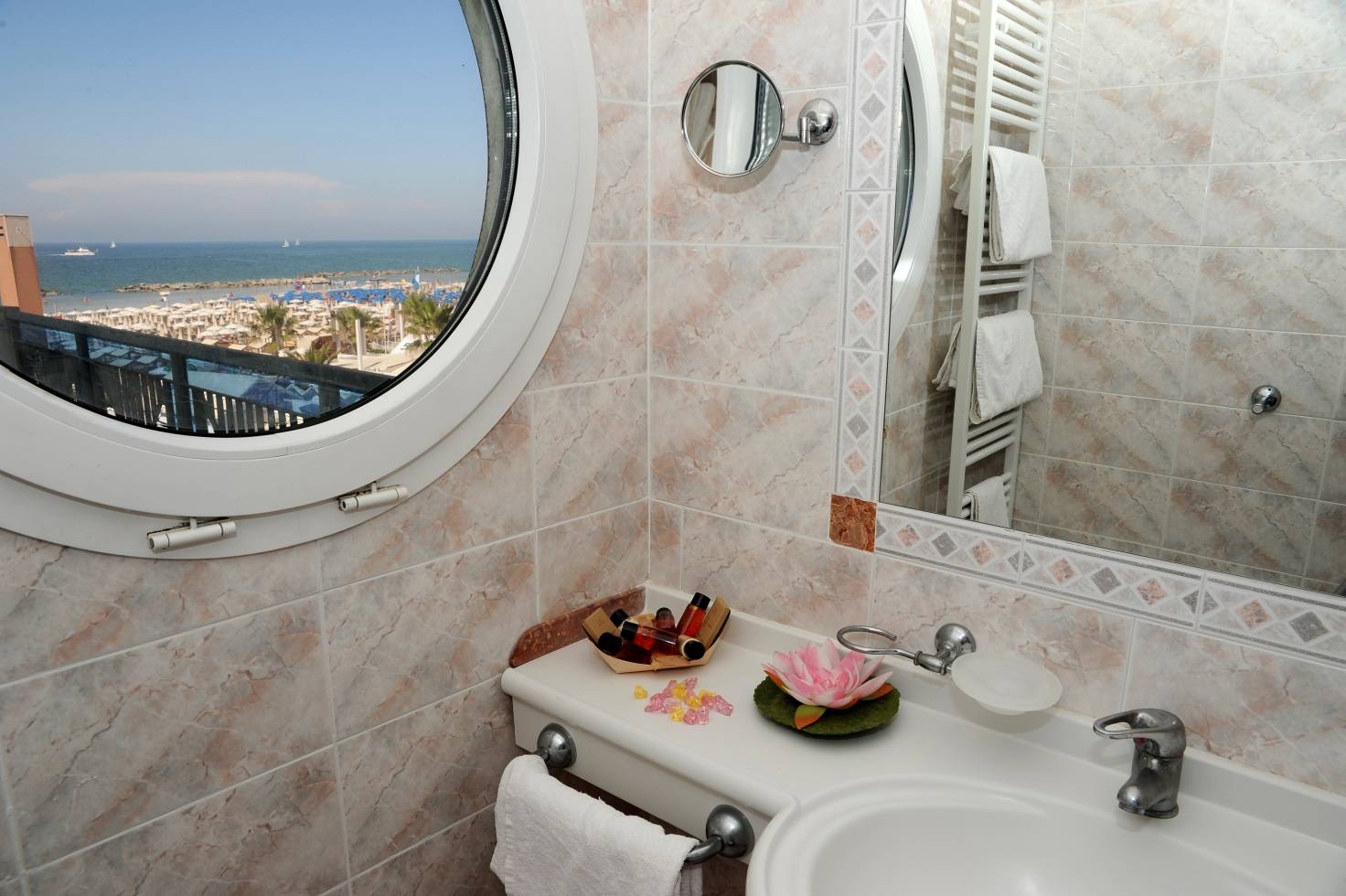 bagno-oblo-con-vista-mare