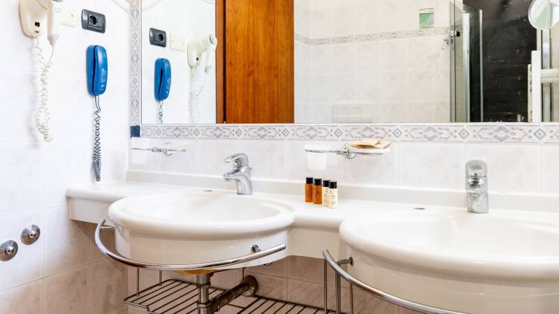 Hotel-Vienna-Mare-Cattolica-Foto-2025-Camera-Plus-KR4A9774